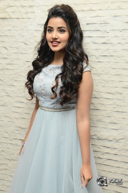 Anupama-Parameswaran-At-Vunnadhi-Okate-Zindagi-Movie-Pre-Release-Function